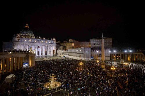 Roma, Italia.12.3.2013. La prima fumata nera.
